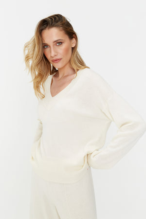 cream-wool-cashmere-v-neck-sweater