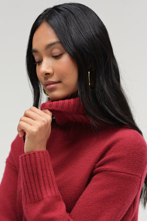 cherry-pure-cashmere-relaxed-rollneck-sweater
