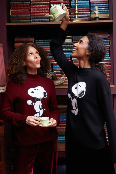 black-wool-cashmere-tea-time-snoopy-sweater