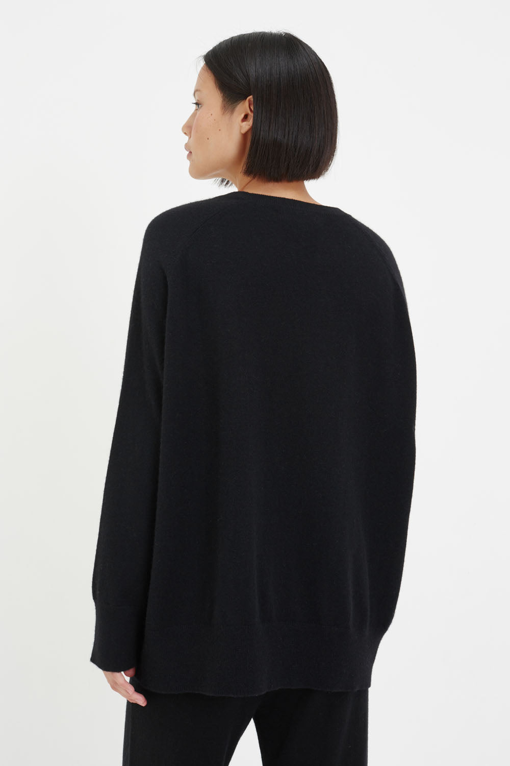 Black Cashmere Slouchy Sweater – Chinti & Parker UK